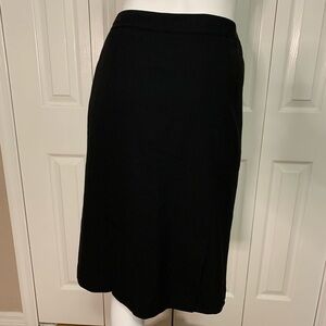 Lafayette 148 fully lined skirt, 2 kick pleats, zip and hidden button closure.